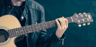 Apps to Play Guitar Online - See the Best Apps Here